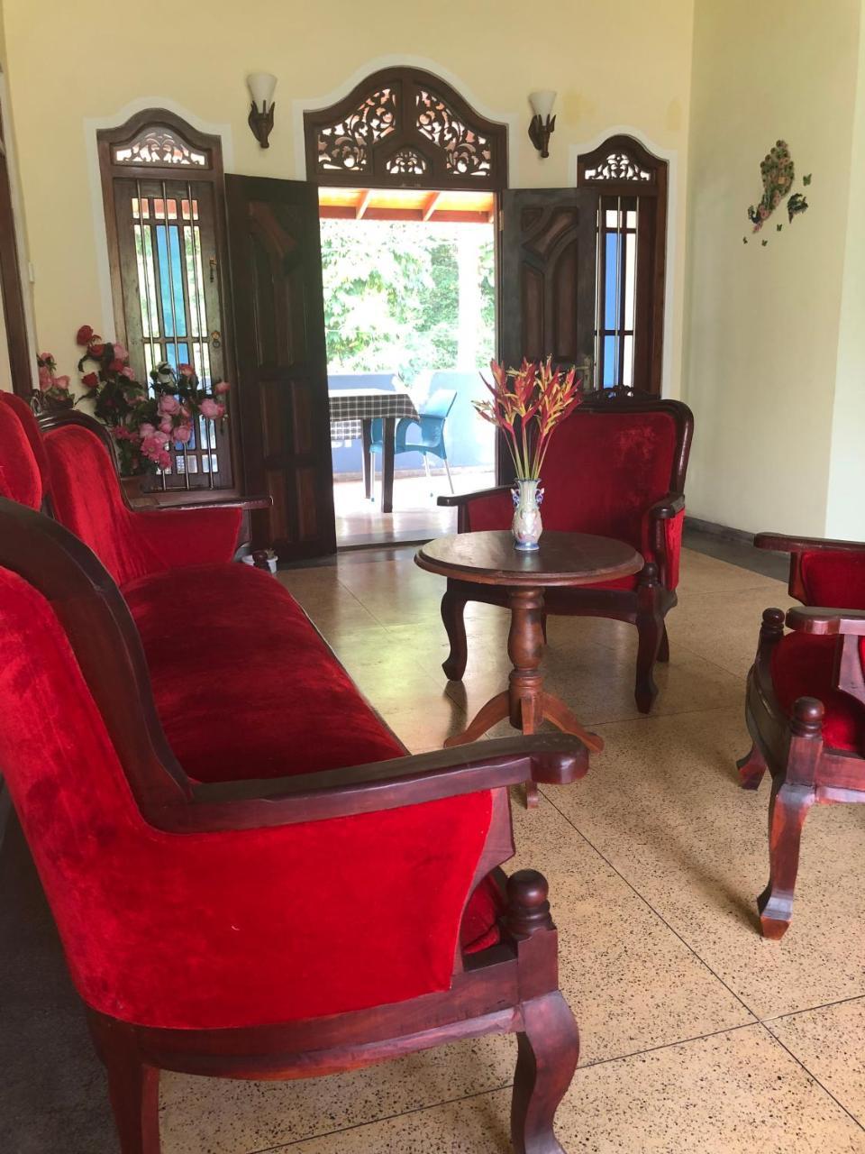 Tiny Royal Palace Unawatuna Extérieur photo